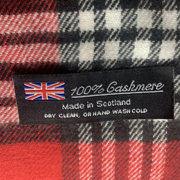 Cashmere winter scarf red black and white plaid with braided fringe - Picture 4 of 5